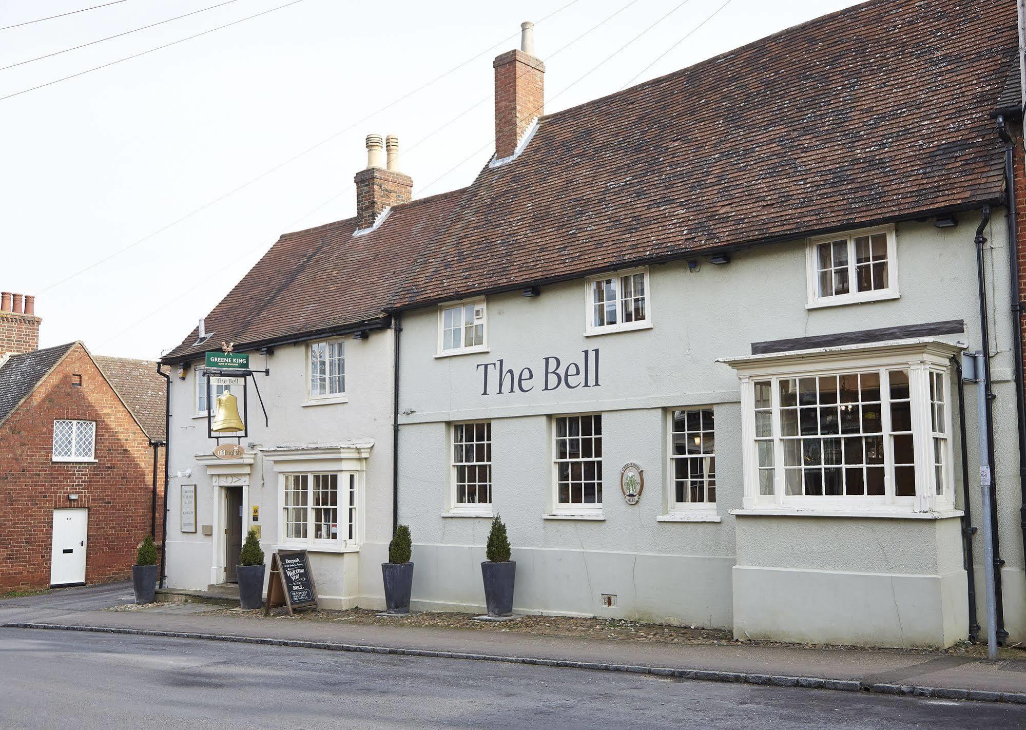 The Bell Hotel & Inn By Greene King Inns Воберн Екстер'єр фото