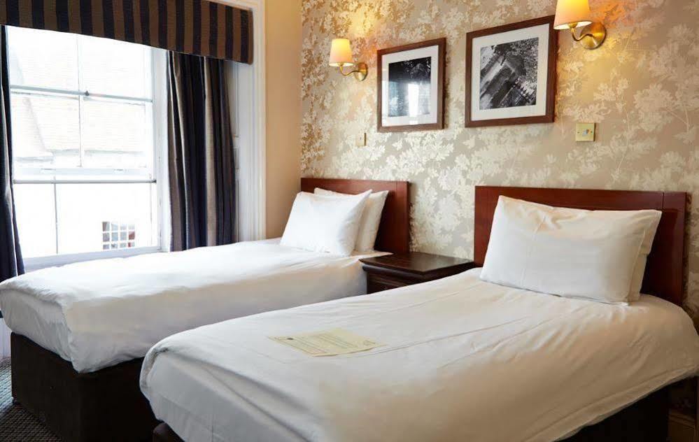 The Bell Hotel & Inn By Greene King Inns Воберн Екстер'єр фото